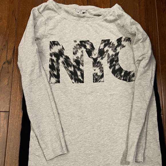 Oversized shirt super comfy and cute for casual wear or night out - Picture 1 of 5